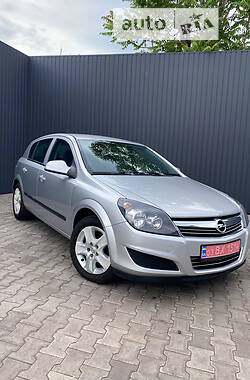 Хэтчбек Opel Astra 2012 в Каменском