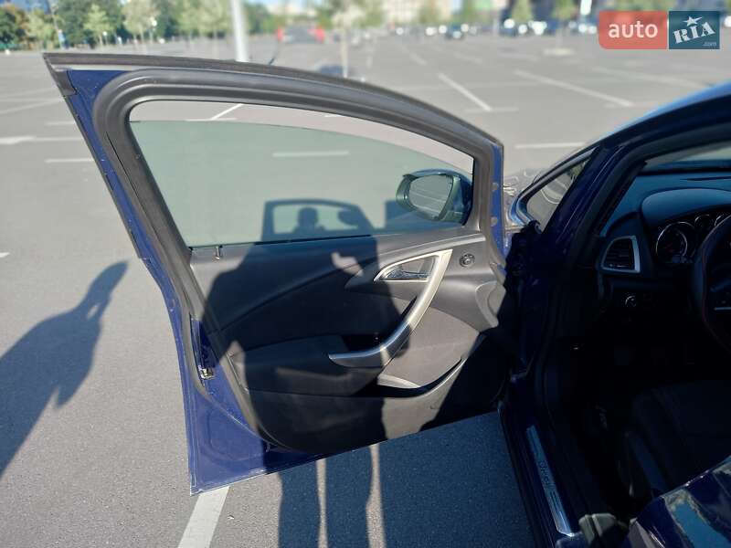 Универсал Opel Astra 2010 в Киеве