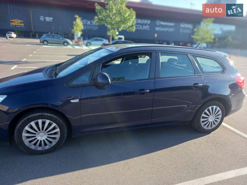 Универсал Opel Astra 2010 в Киеве