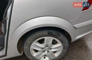 Седан Opel Astra 2011 в 