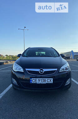 Універсал Opel Astra 2011 в Чернівцях