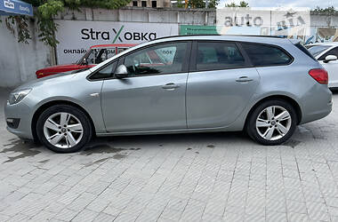 Універсал Opel Astra 2014 в Тернополі