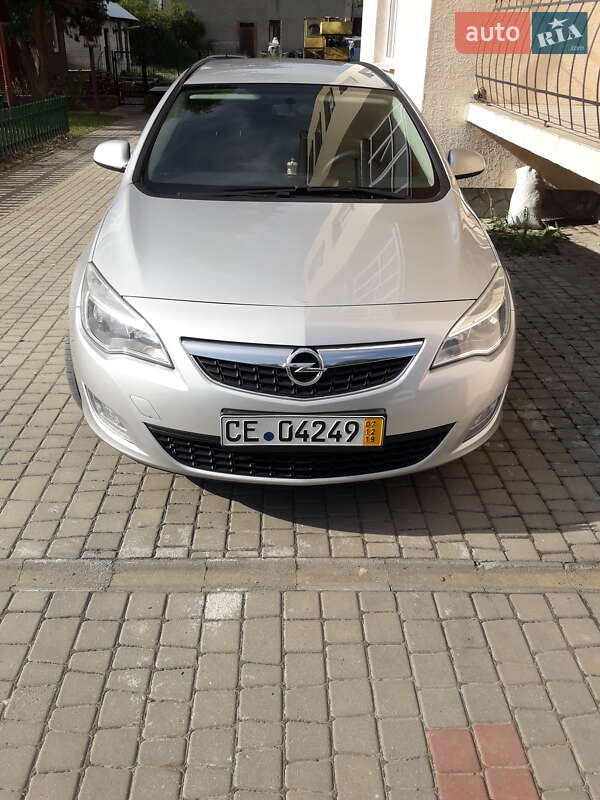 Минивэн Opel Astra 2011 в Косове