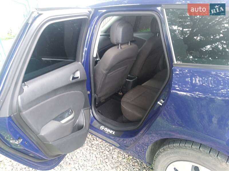 Универсал Opel Astra 2012 в Умани