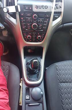 Универсал Opel Astra 2013 в 