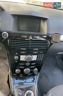 Универсал Opel Astra 2010 в 