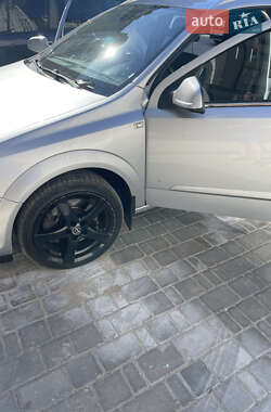 Универсал Opel Astra 2010 в Луцке