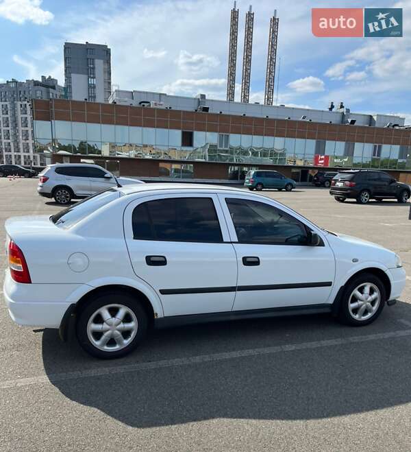 Седан Opel Astra 2008 в Киеве фото 3 Седан Opel Astra 2008 в Киеве