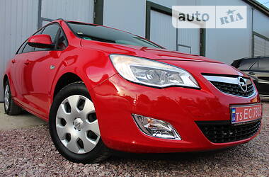 Универсал Opel Astra 2011 в Дрогобыче