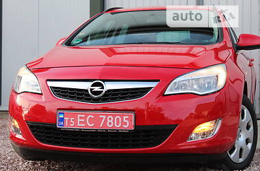 Универсал Opel Astra 2011 в Дрогобыче