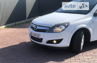 Універсал Opel Astra 2010 в Рокитному