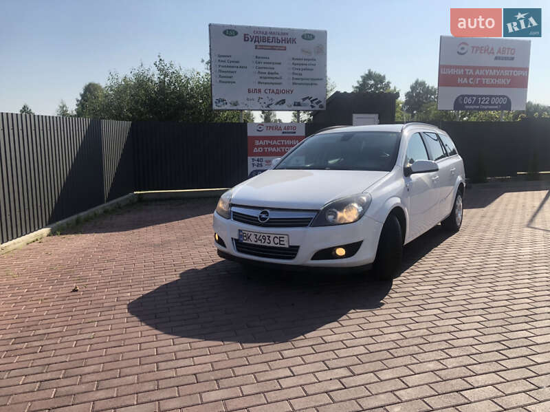 Универсал Opel Astra 2010 в Рокитном