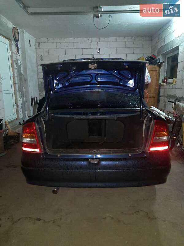 Седан Opel Astra 2001 в Тернополі