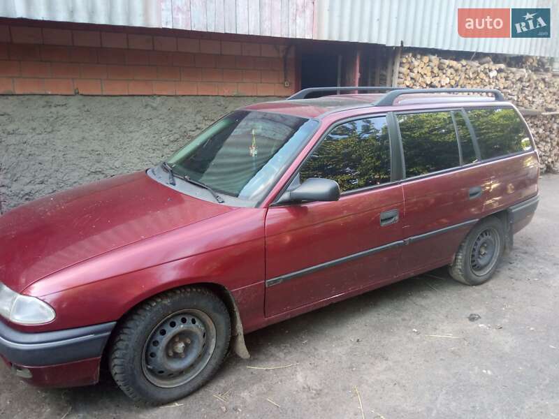 Универсал Opel Astra 1996 в Сарнах