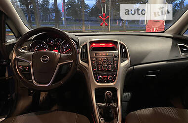 Универсал Opel Astra 2011 в Черкассах