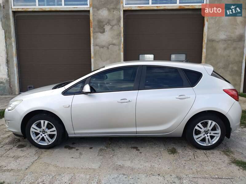 Хетчбек Opel Astra 2011 в Біляївці