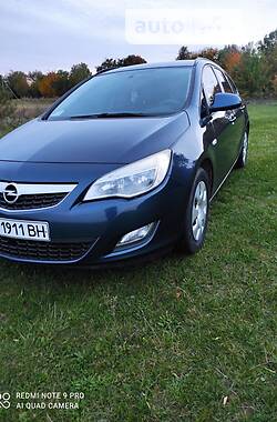 Універсал Opel Astra 2012 в Чорткові