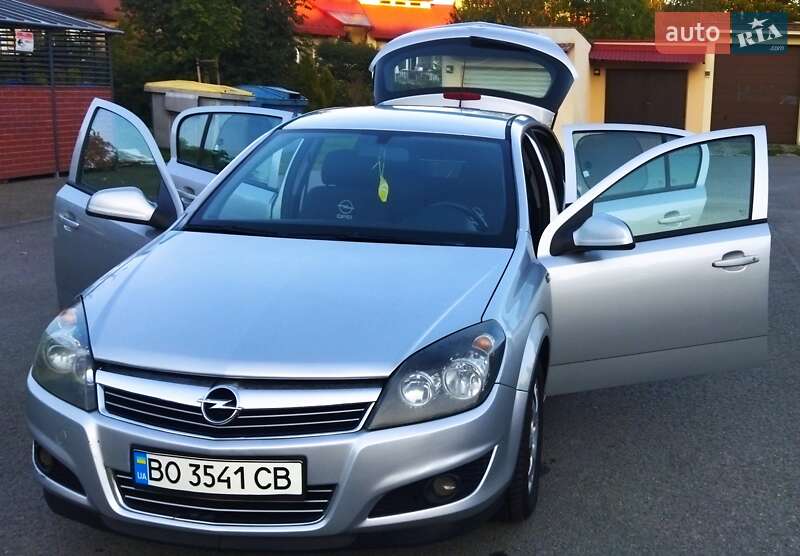 Хетчбек Opel Astra 2013 в Тернополі