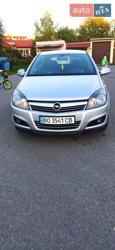 Хетчбек Opel Astra 2013 в Тернополі