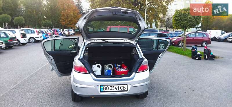 Хетчбек Opel Astra 2013 в Тернополі
