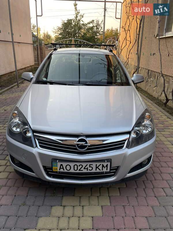 Opel Astra 2011
