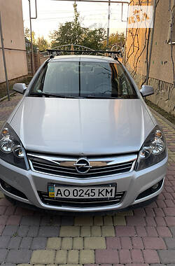Седан Opel Astra 2011 в Іршаві