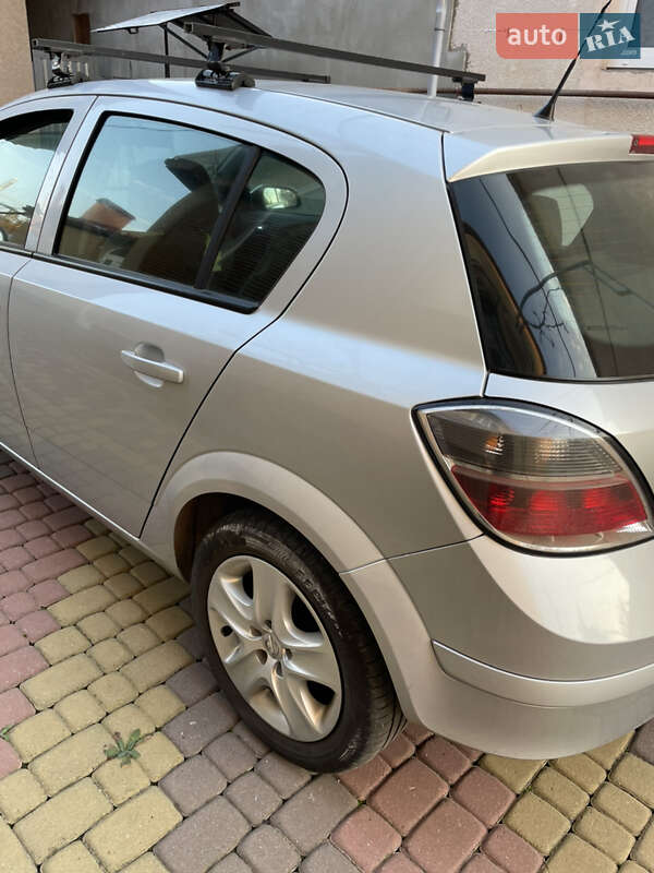 Седан Opel Astra 2011 в Іршаві