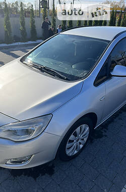 Универсал Opel Astra 2011 в Надворной