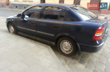 Хетчбек Opel Astra 2000 в 