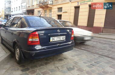 Хетчбек Opel Astra 2000 в 