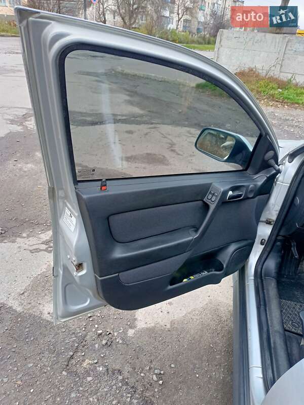 Хетчбек Opel Astra 2001 в Здолбуніві