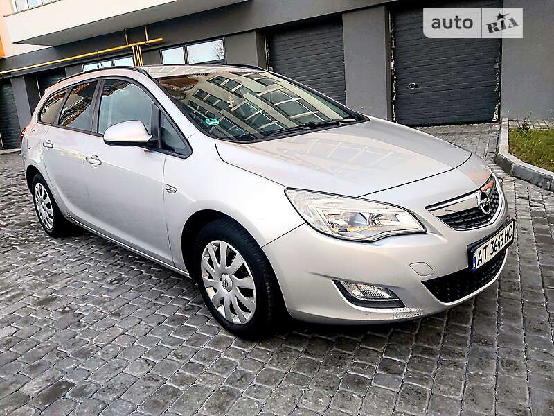 Універсал Opel Astra 2011 в Вінниці