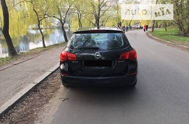 Универсал Opel Astra 2012 в Ровно