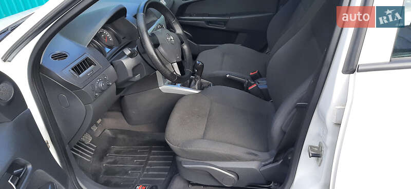 Универсал Opel Astra 2010 в Ладыжине фото 3 Универсал Opel Astra 2010 в Ладыжине