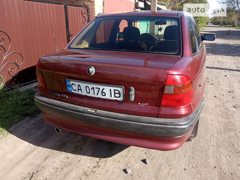 Седан Opel Astra 1993 в Городище