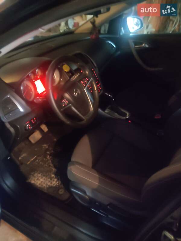 Універсал Opel Astra 2013 в Старому Самборі