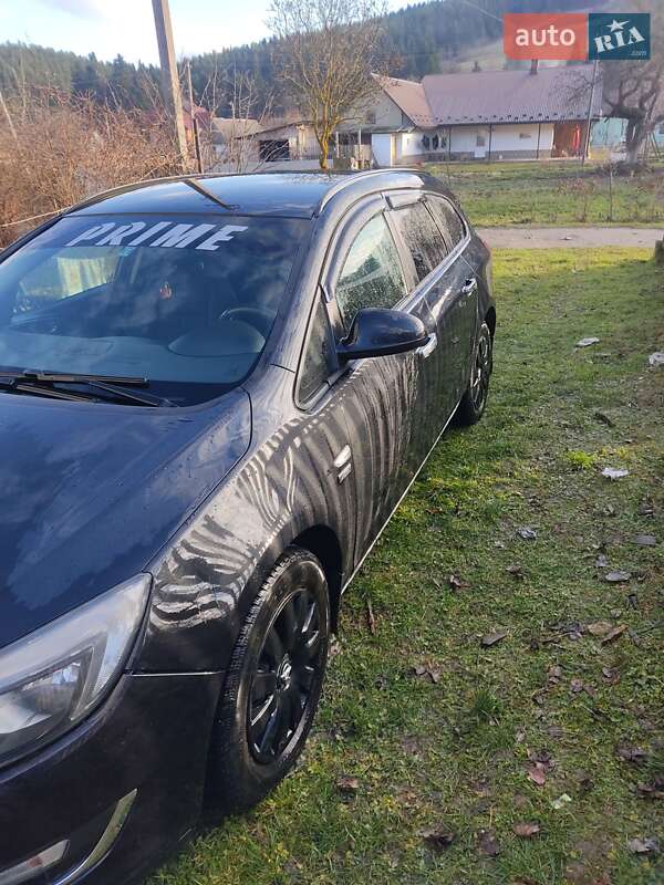 Універсал Opel Astra 2013 в Старому Самборі