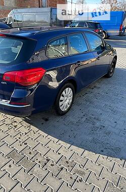 Универсал Opel Astra 2013 в Черновцах