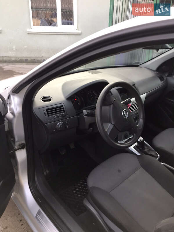 Универсал Opel Astra 2011 в Львове