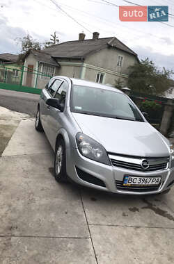 Универсал Opel Astra 2011 в Львове