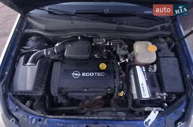 Хэтчбек Opel Astra 2004 в 