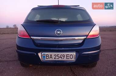 Хэтчбек Opel Astra 2004 в Новоукраинке