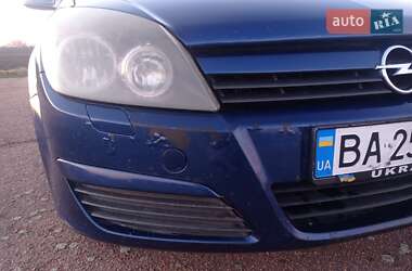 Хэтчбек Opel Astra 2004 в 