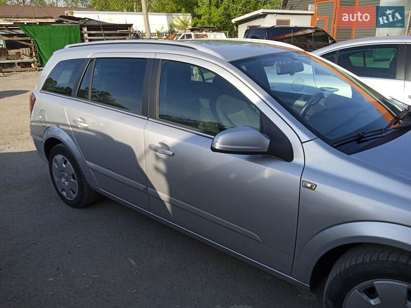 Універсал Opel Astra 2005 в Івано-Франківську