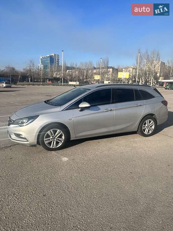 Универсал Opel Astra 2016 в Ивано-Франковске
