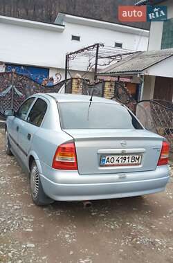 Седан Opel Astra 2004 в Тячеві