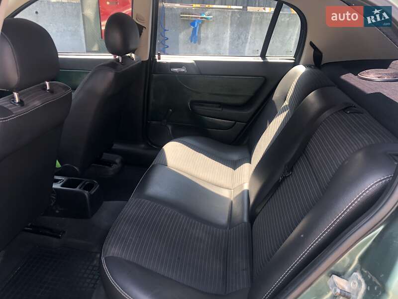 Седан Opel Astra 2008 в Городке