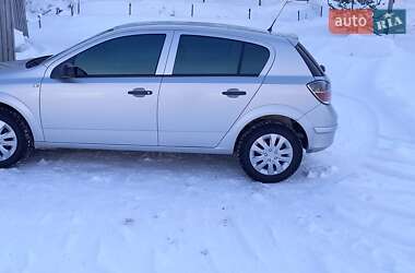 Хэтчбек Opel Astra 2011 в 