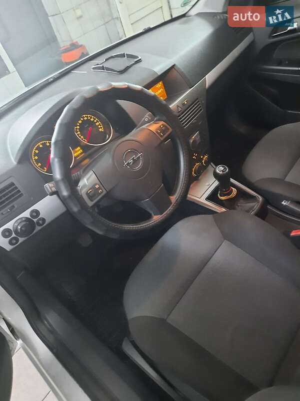 Универсал Opel Astra 2005 в Черкассах