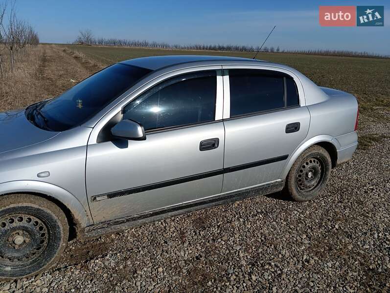 Седан Opel Astra 1999 в Черновцах